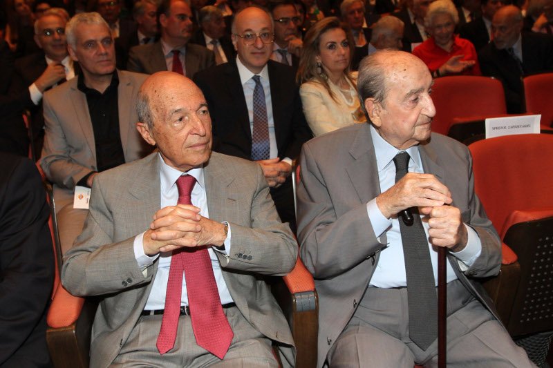 Οσα έγιναν στη συνέλευση του ΣΕΒ: Η αγκαλιά Τσίπρα-Δανάης, η αμήχανη συνάντηση με Στουρνάρα και οι χαιρετούρες [εικόνες] | iefimerida.gr 9