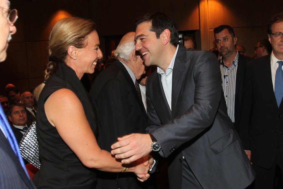 Οσα έγιναν στη συνέλευση του ΣΕΒ: Η αγκαλιά Τσίπρα-Δανάης, η αμήχανη συνάντηση με Στουρνάρα και οι χαιρετούρες [εικόνες] | iefimerida.gr 7