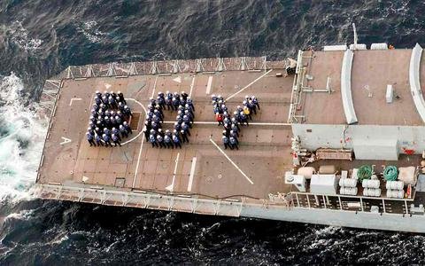 Φρενίτιδα έξω από το μαιευτήριο που γέννησε η Κέιτ - Αναμένουν να δουν τον διάδοχο [εικόνες]  | iefimerida.gr 2