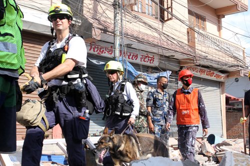 Θρίλερ με αμερικανικό ελικόπτερο στο Νεπάλ: Φόβοι ότι έπεσε ενώ έψαχνε επιζώντες από το σεισμό [εικόνες] | iefimerida.gr 4