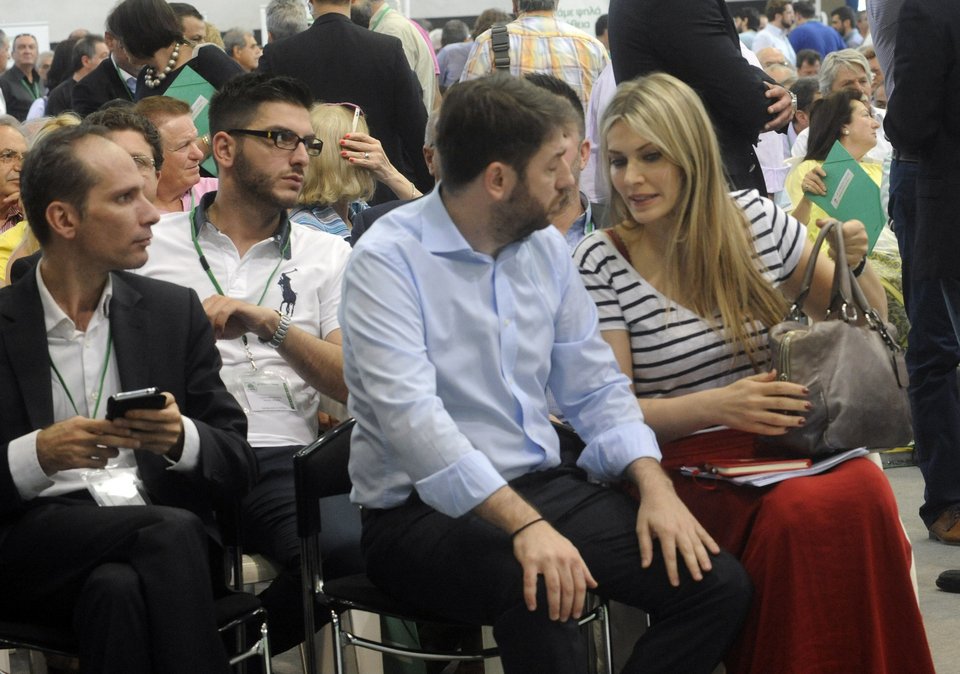 Με κατακόκκινη φούστα η Καϊλή στο συνέδριο του ΠΑΣΟΚ [εικόνες] | iefimerida.gr 0