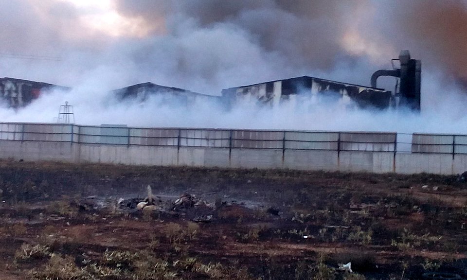 Υπό έλεγχο η μεγάλη πυρκαγιά στον Ασπρόπυργο - Καρέ-καρέ η κόλαση φωτιάς στο εργοστάσιο [εικόνες] | iefimerida.gr 7