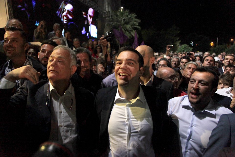 Στην ΕΡΤ συνεχίστηκε η παρέλαση των υπουργών: Η υποδοχή ροκ σταρ σε Τσίπρα και ο ασυγκράτητος Παππάς [εικόνες] | iefimerida.gr 11