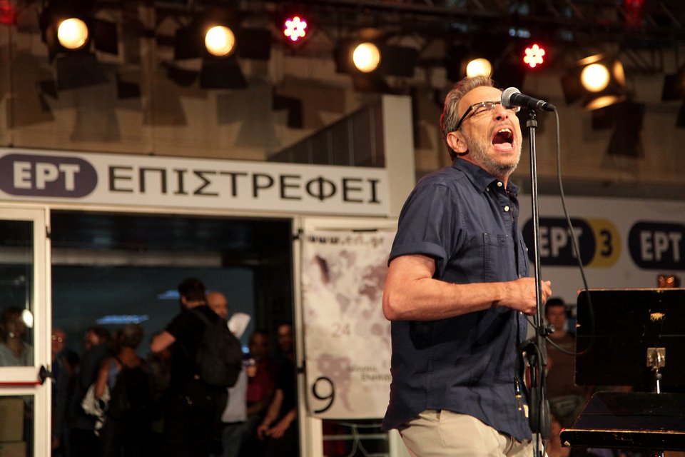 Στην ΕΡΤ συνεχίστηκε η παρέλαση των υπουργών: Η υποδοχή ροκ σταρ σε Τσίπρα και ο ασυγκράτητος Παππάς [εικόνες] | iefimerida.gr 1