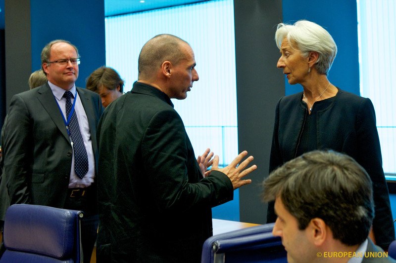 Ο Βαρουφάκης επέστρεψε στο Eurogroup με το «επαναστατικό» σακάκι με την... κόκκινη γραμμή [εικόνες] | iefimerida.gr 5