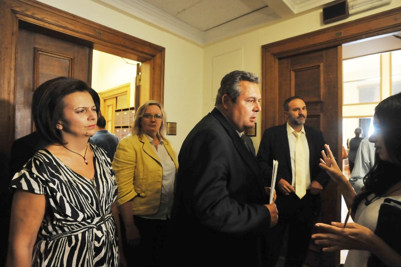 Αγωνία Μαξίμου για Λαφαζάνη, συνιστώσες, Ζωή– «Ψηφίζετε ή εκλογές» το δίλημμα | iefimerida.gr 3