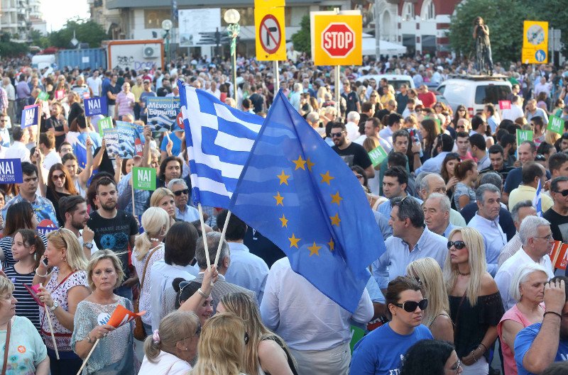 «Βροντερό ΝΑΙ» στο δημοψήφισμα από τη Θεσσαλονίκη - Μαζική προσέλευση στη συγκέντρωση [εικόνες] | iefimerida.gr 1