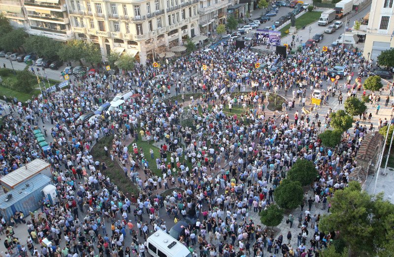 «Βροντερό ΝΑΙ» στο δημοψήφισμα από τη Θεσσαλονίκη - Μαζική προσέλευση στη συγκέντρωση [εικόνες] | iefimerida.gr 2