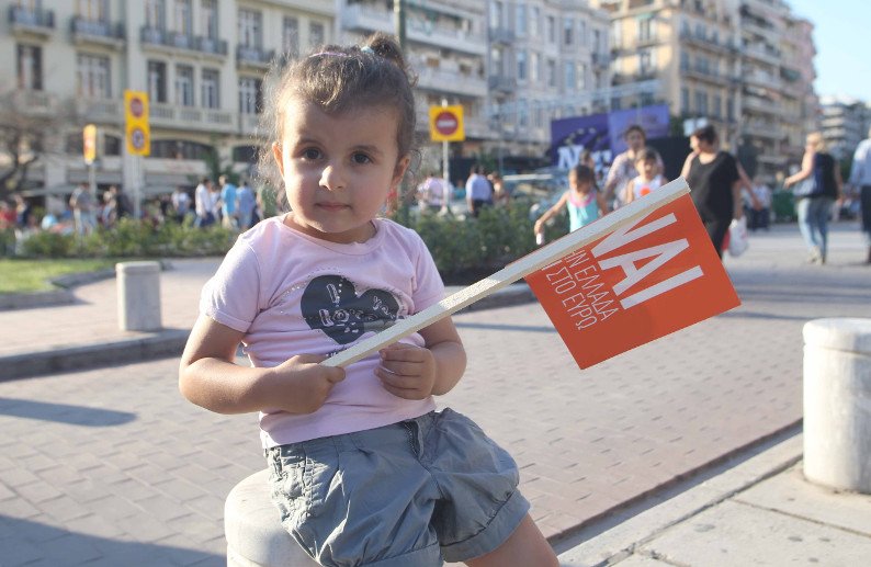 «Βροντερό ΝΑΙ» στο δημοψήφισμα από τη Θεσσαλονίκη - Μαζική προσέλευση στη συγκέντρωση [εικόνες] | iefimerida.gr 5