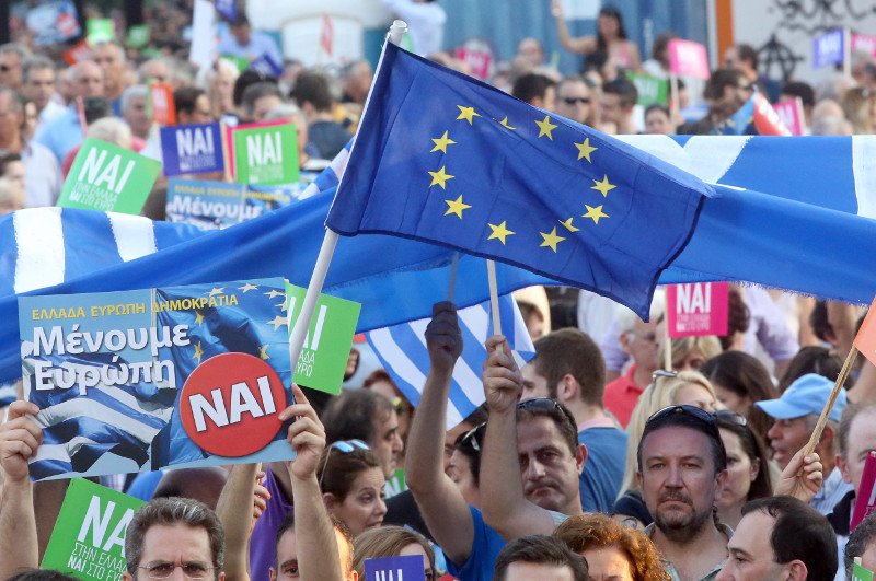 «Βροντερό ΝΑΙ» στο δημοψήφισμα από τη Θεσσαλονίκη - Μαζική προσέλευση στη συγκέντρωση [εικόνες] | iefimerida.gr 6