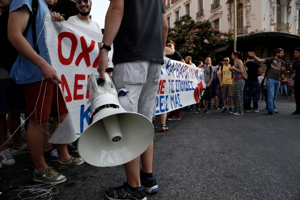 Διαδήλωσε κατά του «νέου μνημονίου» το ΠΑΜΕ [εικόνες]  | iefimerida.gr 1