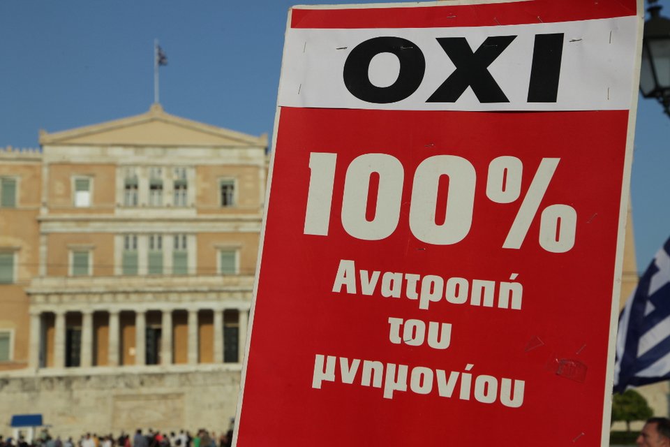 Ολοκληρώθηκε η συγκέντρωση του «Οχι» έξω από τη Βουλή  [εικόνες]  | iefimerida.gr 2