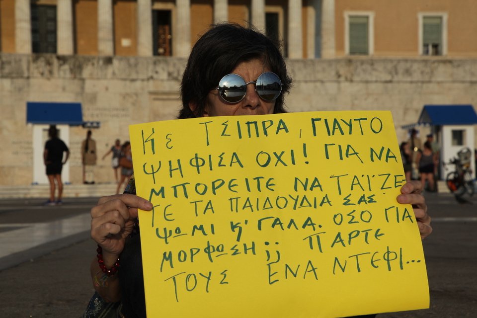 Ολοκληρώθηκε η συγκέντρωση του «Οχι» έξω από τη Βουλή  [εικόνες]  | iefimerida.gr 4