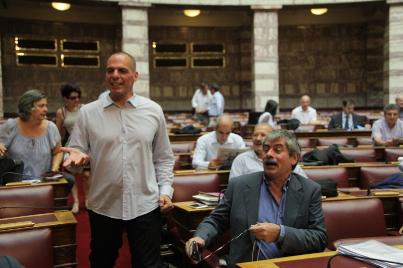 Νταούλια πολέμου στη Βουλή: Πηγαδάκια, αγωνία Τσακαλώτου, ο cool Βαρουφάκης [εικόνες] | iefimerida.gr 11