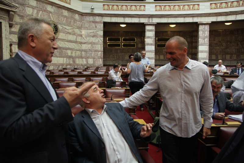 Νταούλια πολέμου στη Βουλή: Πηγαδάκια, αγωνία Τσακαλώτου, ο cool Βαρουφάκης [εικόνες] | iefimerida.gr 12