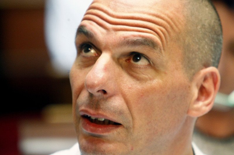 Νταούλια πολέμου στη Βουλή: Πηγαδάκια, αγωνία Τσακαλώτου, ο cool Βαρουφάκης [εικόνες] | iefimerida.gr 24