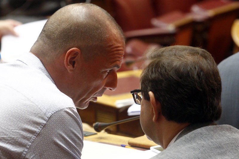 Νταούλια πολέμου στη Βουλή: Πηγαδάκια, αγωνία Τσακαλώτου, ο cool Βαρουφάκης [εικόνες] | iefimerida.gr 25