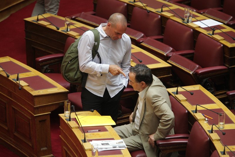 Νταούλια πολέμου στη Βουλή: Πηγαδάκια, αγωνία Τσακαλώτου, ο cool Βαρουφάκης [εικόνες] | iefimerida.gr 0