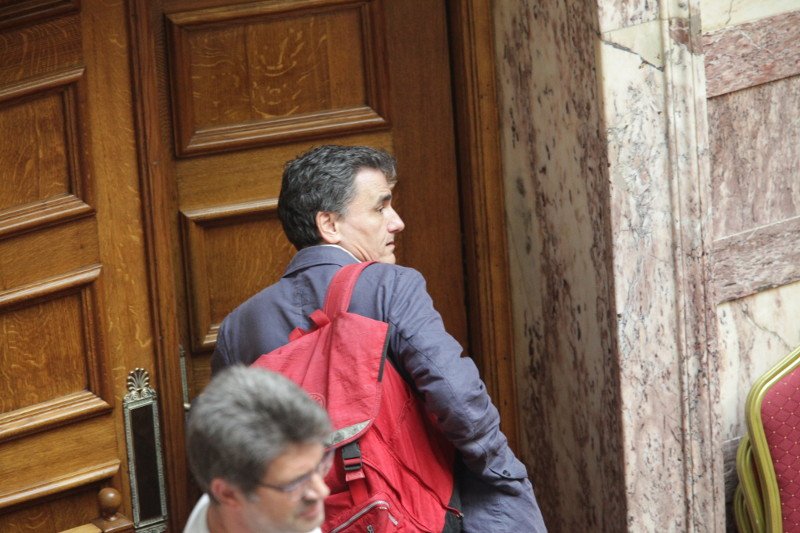 Νταούλια πολέμου στη Βουλή: Πηγαδάκια, αγωνία Τσακαλώτου, ο cool Βαρουφάκης [εικόνες] | iefimerida.gr 9