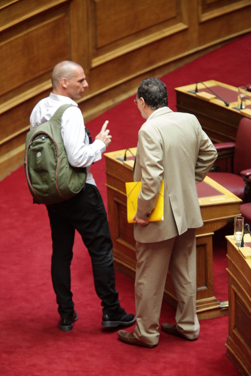 Νταούλια πολέμου στη Βουλή: Πηγαδάκια, αγωνία Τσακαλώτου, ο cool Βαρουφάκης [εικόνες] | iefimerida.gr 2