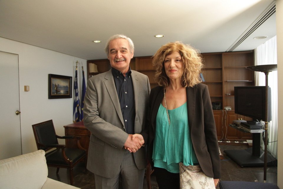Σε εγκάρδιο κλίμα η παράδοση-παραλαβή μεταξύ Χουντή στη Αναγνωστοπούλου στο ΥΠΕΞ | iefimerida.gr 2