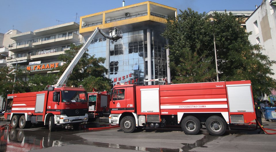 Τραγωδία στη Θεσσαλονίκη -Ανδρας έχασε τη ζωή του από πυρκαγιά σε κατάστημα μουσικών οργάνων [εικόνες] | iefimerida.gr 2