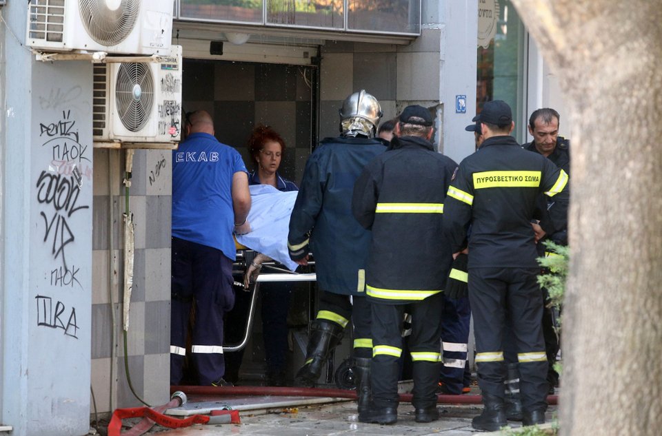 Τραγωδία στη Θεσσαλονίκη -Ανδρας έχασε τη ζωή του από πυρκαγιά σε κατάστημα μουσικών οργάνων [εικόνες] | iefimerida.gr 5