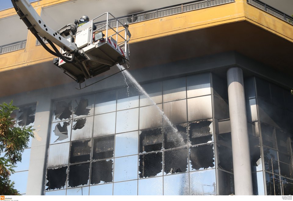 Τραγωδία στη Θεσσαλονίκη -Ανδρας έχασε τη ζωή του από πυρκαγιά σε κατάστημα μουσικών οργάνων [εικόνες] | iefimerida.gr 3