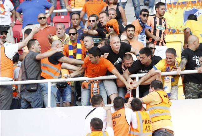 Επεισόδια για την ελληνική σημαία – Ηθελαν να την κατεβάσουν Σκοπιανοί [εικόνες] | iefimerida.gr 1