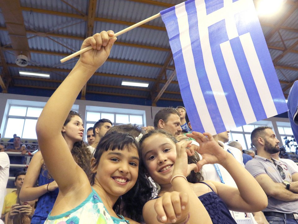 Σήκωσαν το Ευρωπαϊκό οι Εφηβοι! [εικόνες] | iefimerida.gr 4