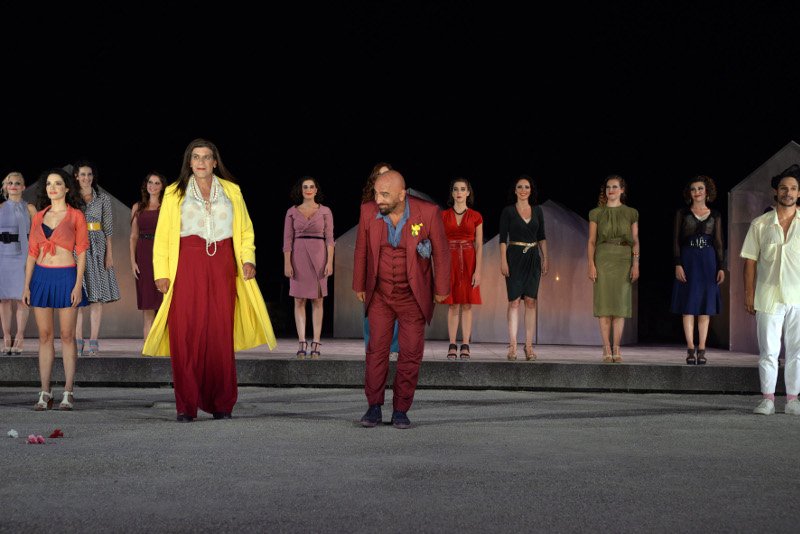 Κατάμεστο το αρχαίο θέατρο της Επιδαύρου -18.000 θεατές είδαν τις «Εκκλησιάζουσες» [εικόνες] | iefimerida.gr 2