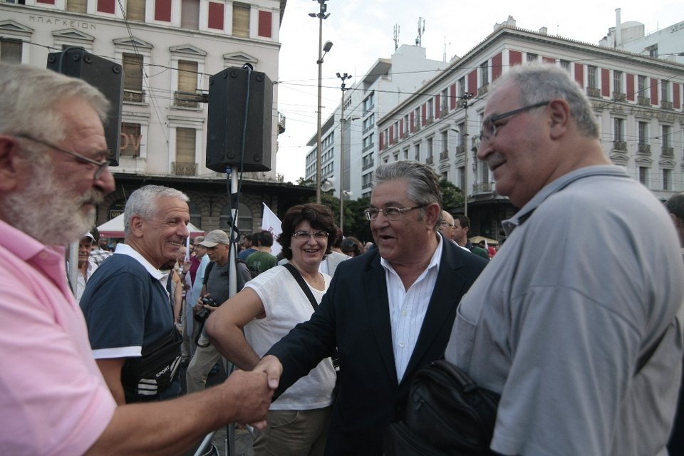 Ολοκληρώθηκαν οι συγκεντρώσεις στο Σύνταγμα [εικόνες] | iefimerida.gr 4