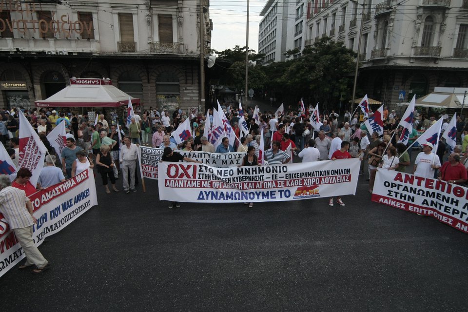 Ολοκληρώθηκαν οι συγκεντρώσεις στο Σύνταγμα [εικόνες] | iefimerida.gr 2