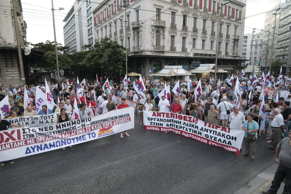 Ολοκληρώθηκαν οι συγκεντρώσεις στο Σύνταγμα [εικόνες] | iefimerida.gr 3