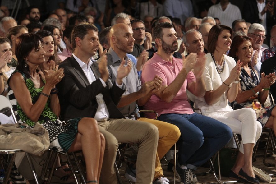 Επίθεση Θεοδωράκη στην κυβέρνηση: Διόριζαν συγγενείς και φίλους, ήταν έτοιμοι για το δικό τους πλιάτσικο [εικόνες] | iefimerida.gr 2