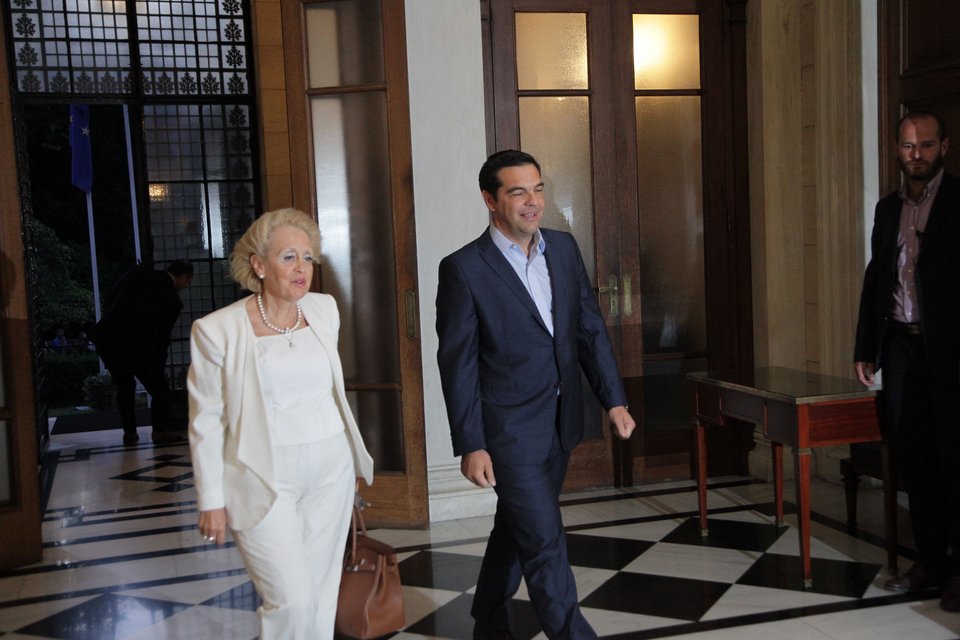 Ολα όσα έγιναν στην τελετή παραλαβής παράδοσης [εικόνες & βίντεο]   | iefimerida.gr 0