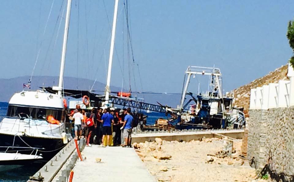 H Λέσβος σε κατάσταση πολιορκίας -«Bούλιαξε» από 4.000 μετανάστες [εικόνες & βίντεο] | iefimerida.gr 4