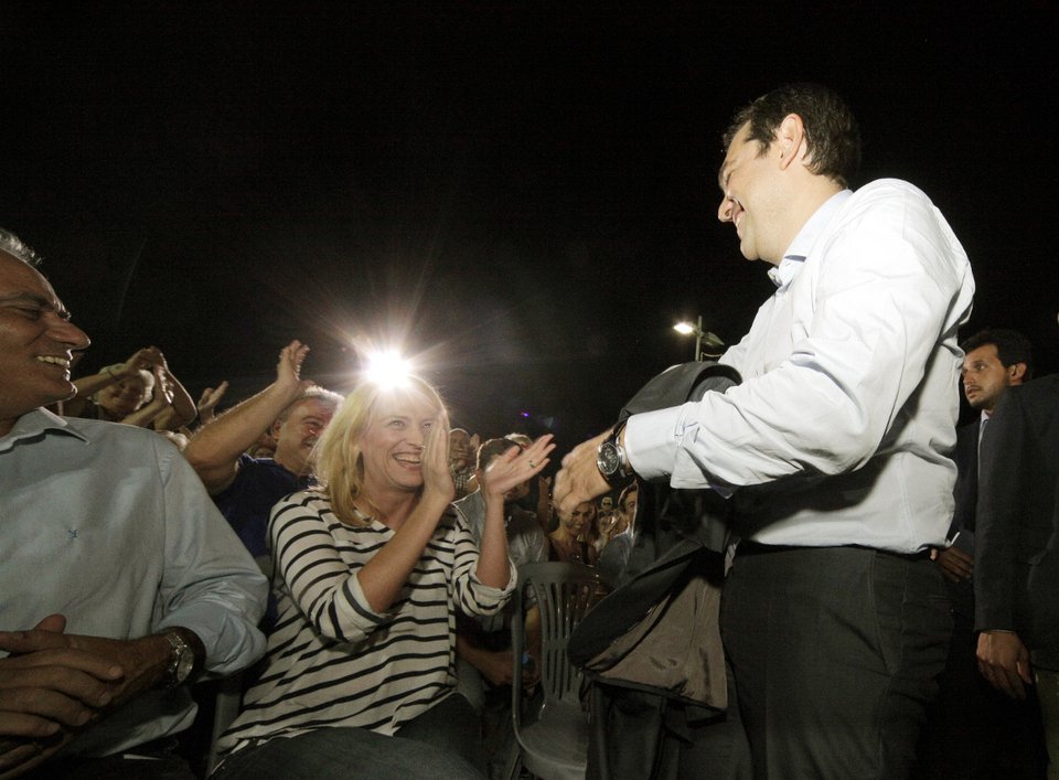 Σε ποια εμπιστεύτηκε το σακάκι του ο Τσίπρας [εικόνες]  | iefimerida.gr 3