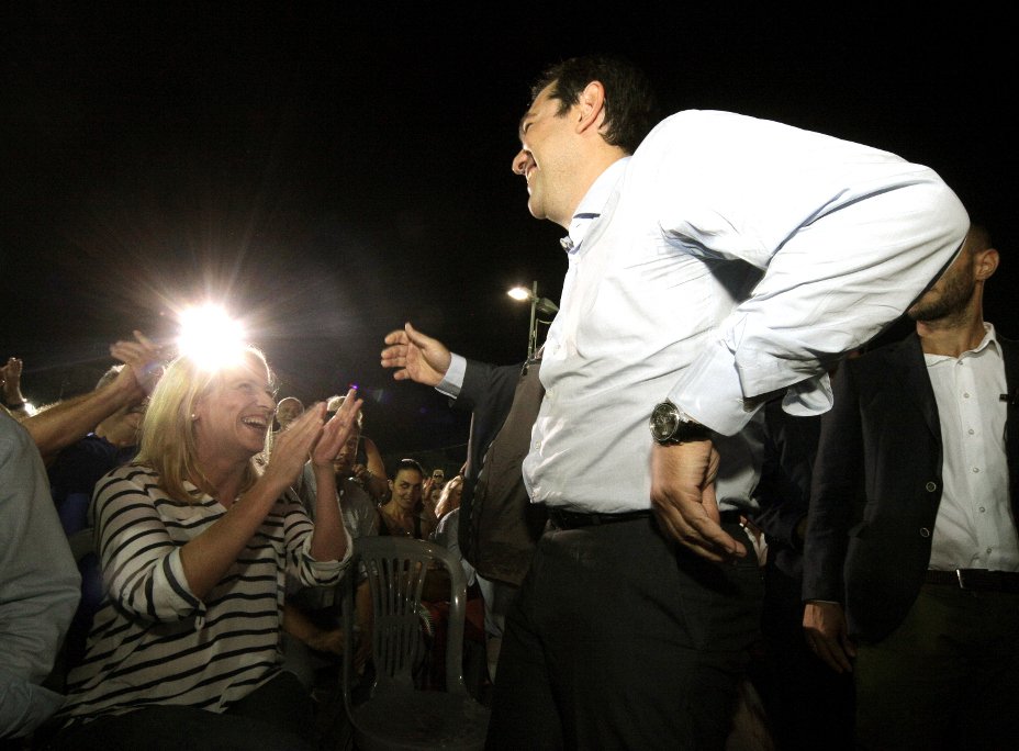 Σε ποια εμπιστεύτηκε το σακάκι του ο Τσίπρας [εικόνες]  | iefimerida.gr 4