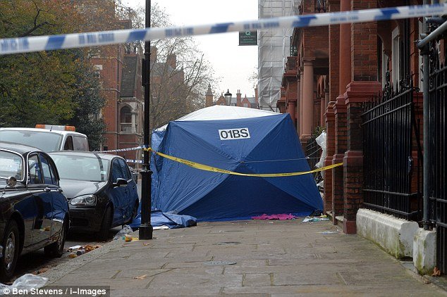 Δύο άνδρες νεκροί από μπαλκόνι που αποκολλήθηκε στο Λονδίνο [εικόνες & βίντεο] | iefimerida.gr 0