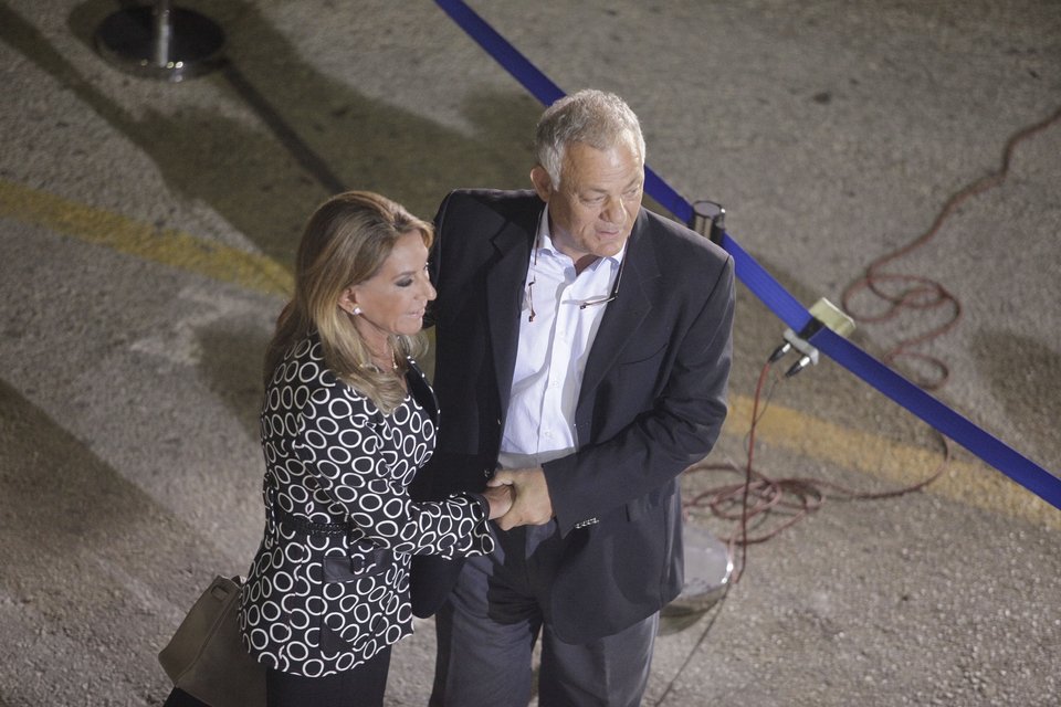 Οι κομψές του ντιμπέιτ -Σία Κοσιώνη στα λευκά, λαμπερή η Ολγα, στα πράσινα η Μάρα [εικόνες] | iefimerida.gr 3