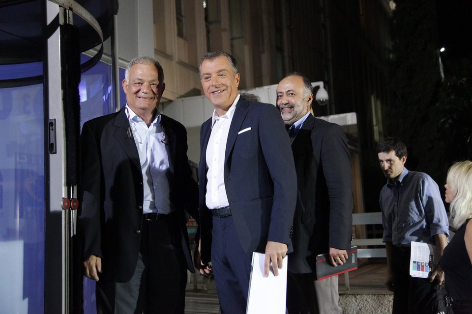 Οι κομψές του ντιμπέιτ -Σία Κοσιώνη στα λευκά, λαμπερή η Ολγα, στα πράσινα η Μάρα [εικόνες] | iefimerida.gr 18