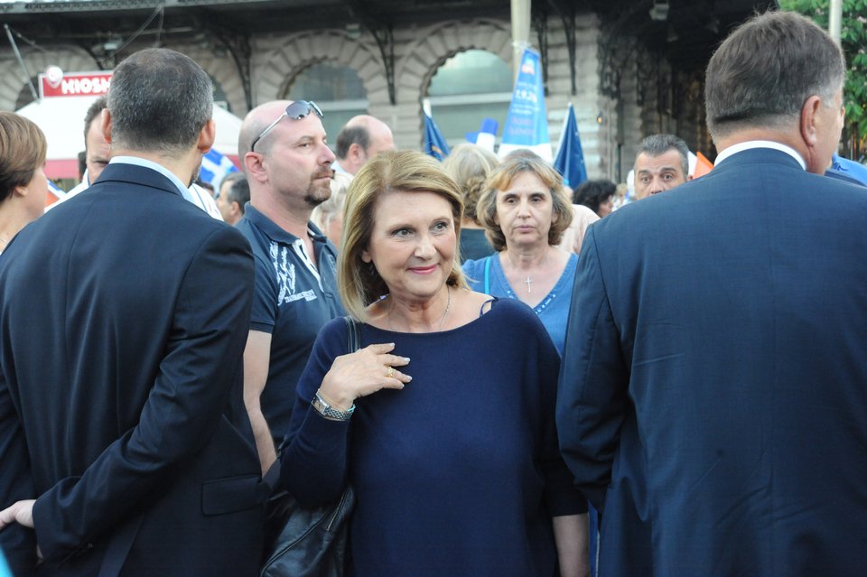 Καραμανλής και Σαμαράς στο πλάι του Μεϊμαράκη στην Ομόνοια [εικόνες] | iefimerida.gr 8