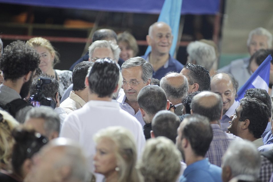 Καραμανλής και Σαμαράς στο πλάι του Μεϊμαράκη στην Ομόνοια [εικόνες] | iefimerida.gr 6