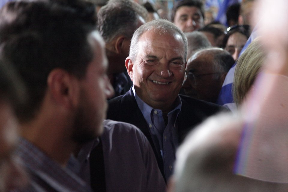 Καραμανλής και Σαμαράς στο πλάι του Μεϊμαράκη στην Ομόνοια [εικόνες] | iefimerida.gr 4