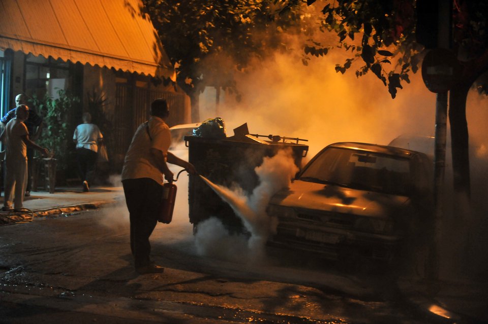 Μολότοφ και επεισόδια στα Εξάρχεια – Τρεις αστυνομικοί τραυματίες [εικόνες]  | iefimerida.gr 5