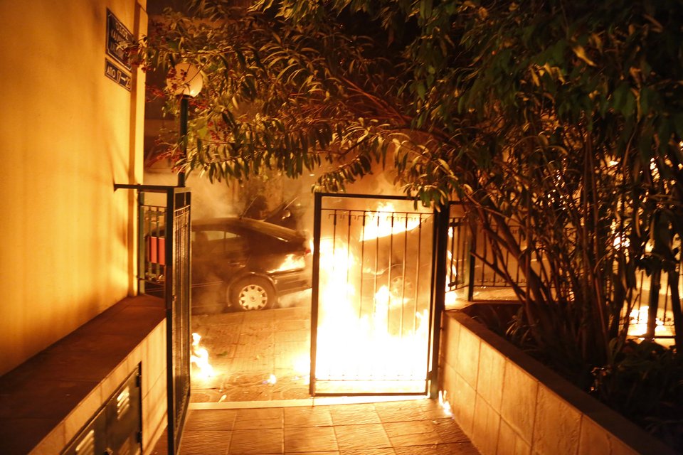 Μολότοφ και επεισόδια στα Εξάρχεια – Τρεις αστυνομικοί τραυματίες [εικόνες]  | iefimerida.gr 7