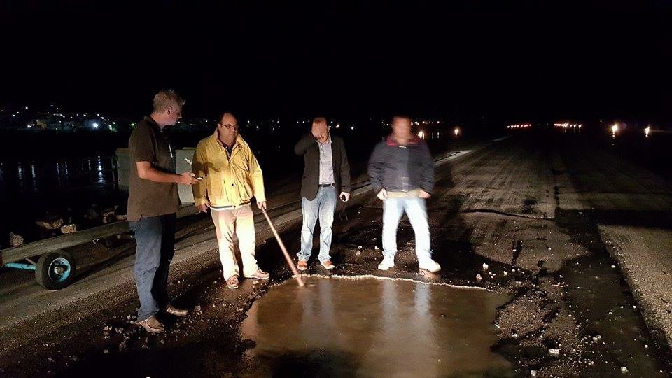 Eκλεισε το αεροδρόμιο της Ρόδου -Ανοιξε λακκούβα στον διάδρομο προσγείωσης [εικόνες] | iefimerida.gr 0