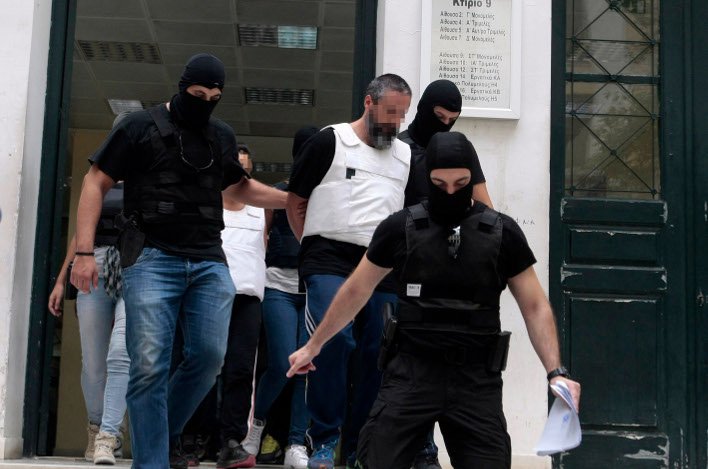Βρήκαν αντιαρματικό στον κήπο του Πετρακάκου - «Δεν έχω σχέση με τρομοκρατία» υποστηρίζει ο ίδιος | iefimerida.gr 0
