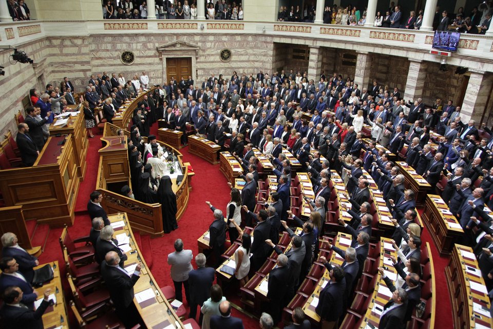Ορκίστηκαν οι 300 -Ποιοι μπαίνουν για πρώτη φορά στη βουλή [εικόνες] | iefimerida.gr 0